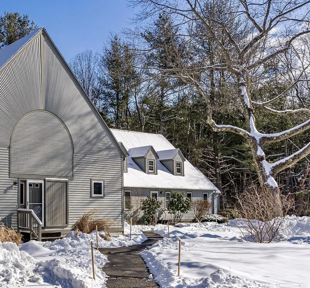 75 Glengarry Drive Stratham NH 03885