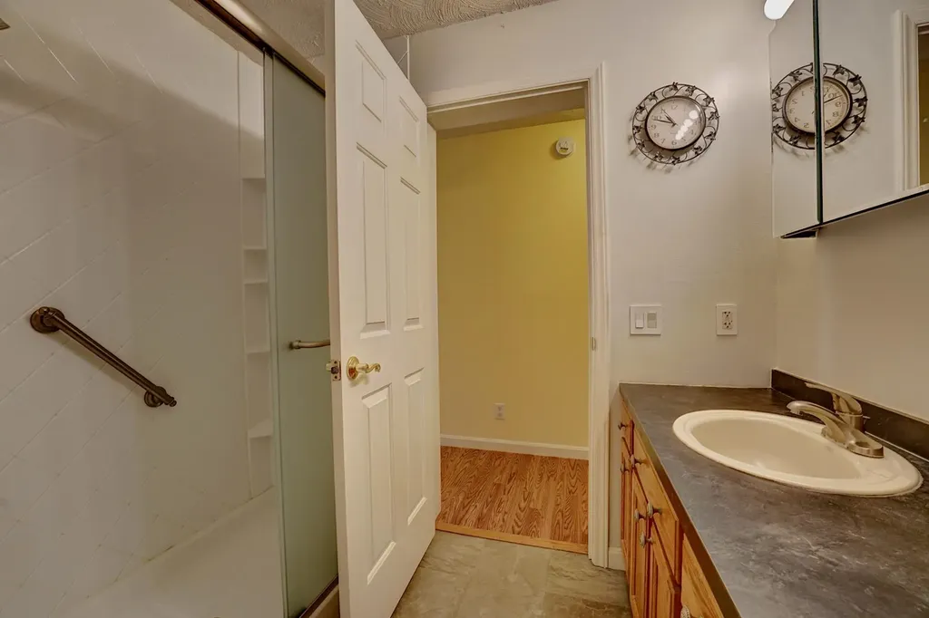 131 Walnut Avenue North Hampton NH 03862