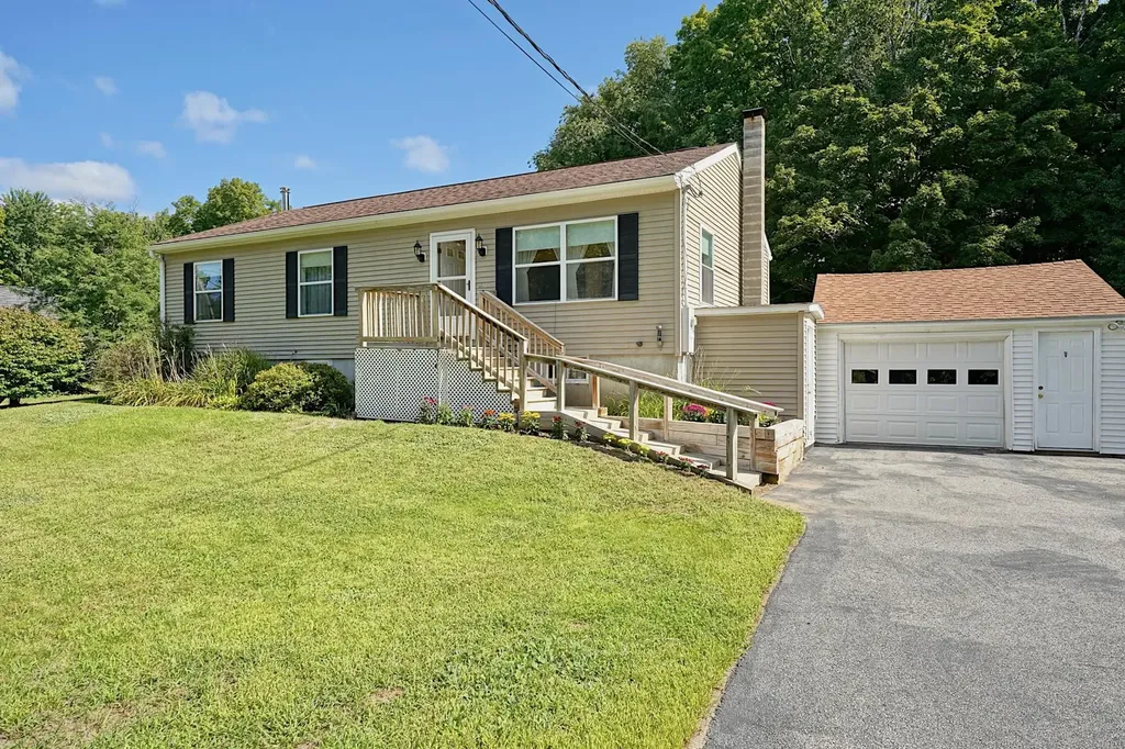 131 Walnut Avenue North Hampton NH 03862