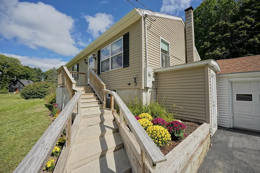 131 Walnut Avenue North Hampton NH 03862