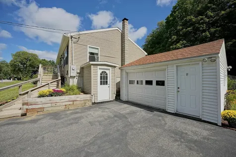 131 Walnut Avenue North Hampton NH 03862