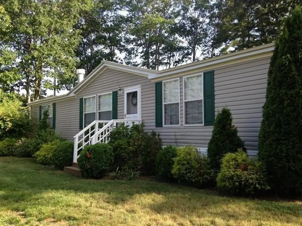 4-2 Georges Lane Fremont NH 03044