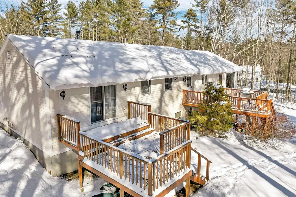 200 Pine River Path Effingham NH 03882