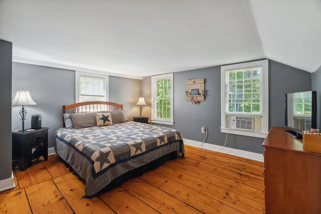 44 Upper Falls Road Weathersfield VT 05151