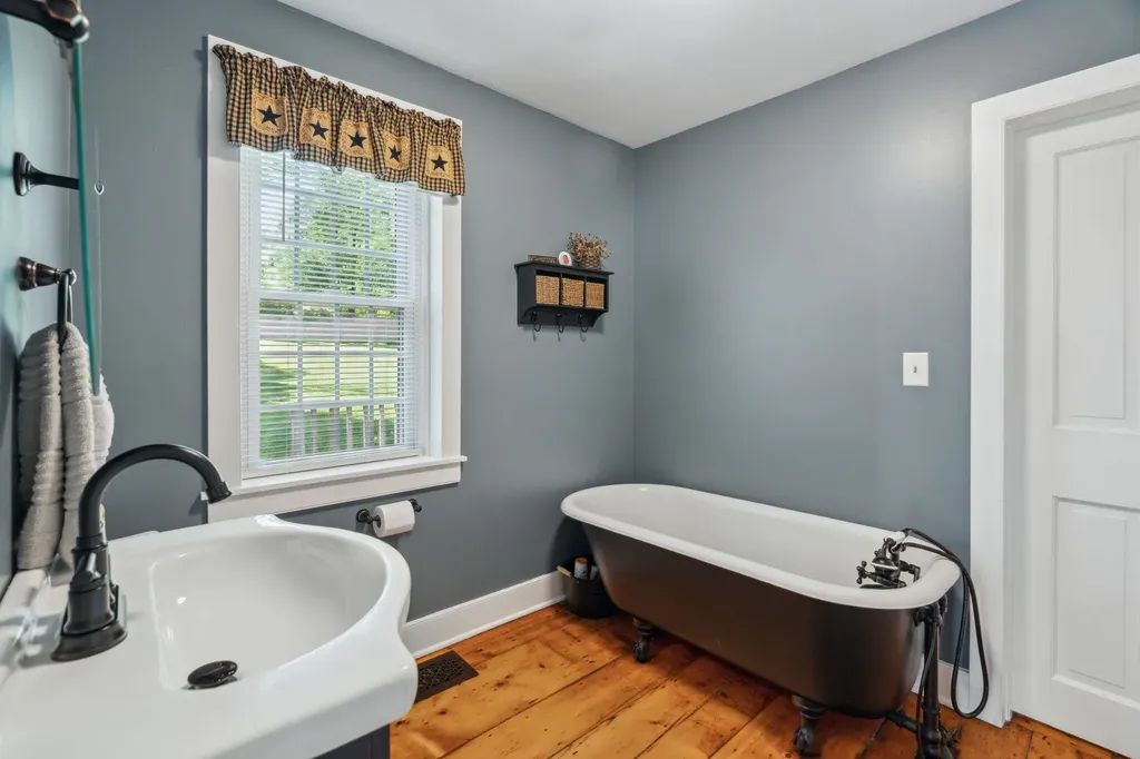 44 Upper Falls Road Weathersfield VT 05151