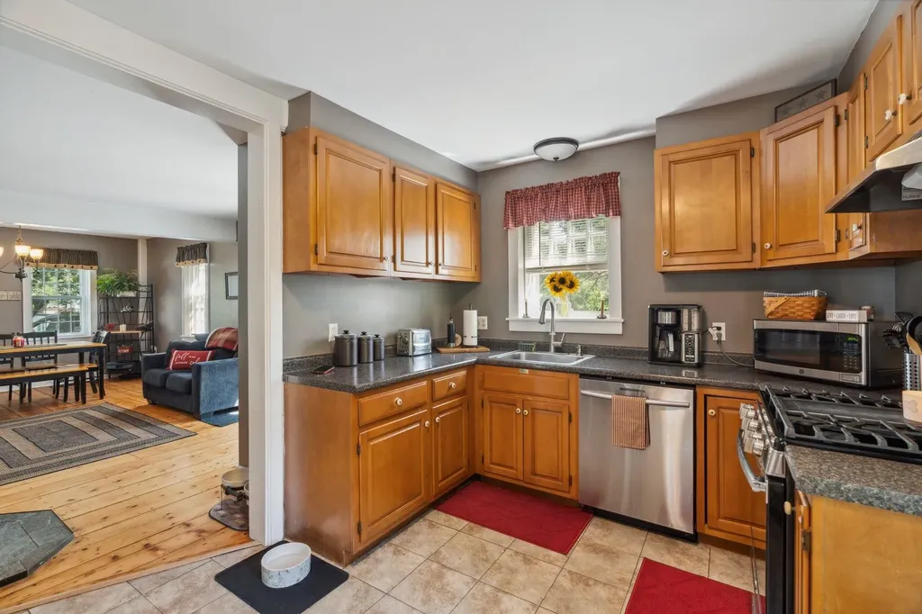 44 Upper Falls Road Weathersfield VT 05151