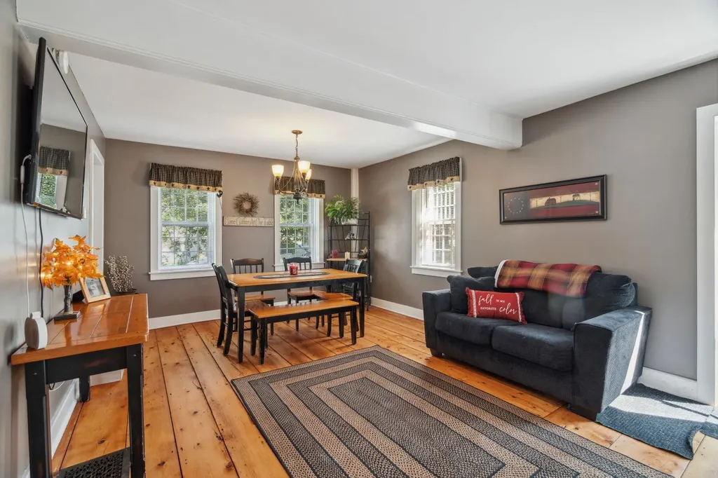 44 Upper Falls Road Weathersfield VT 05151