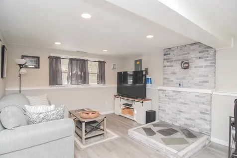 33 Mill Road Londonderry NH 03053