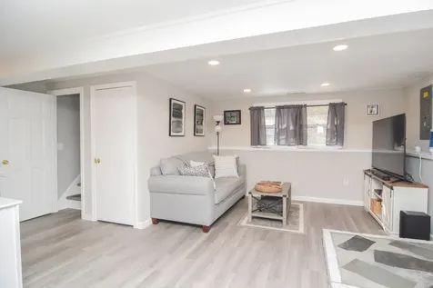 33 Mill Road Londonderry NH 03053