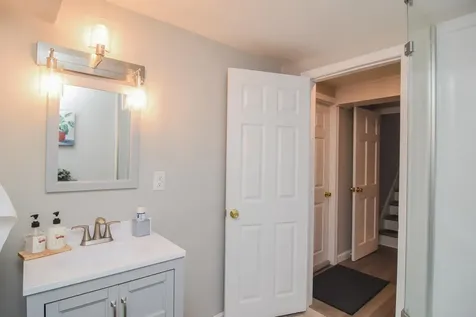 33 Mill Road Londonderry NH 03053