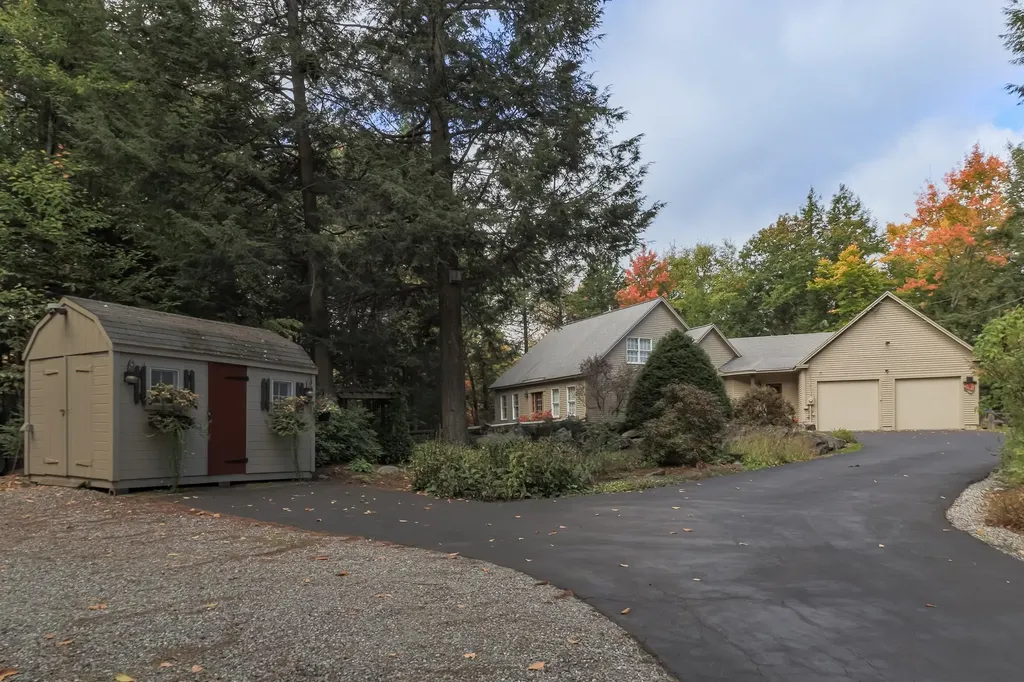 24 Stoneybrook Road Bow NH 03304