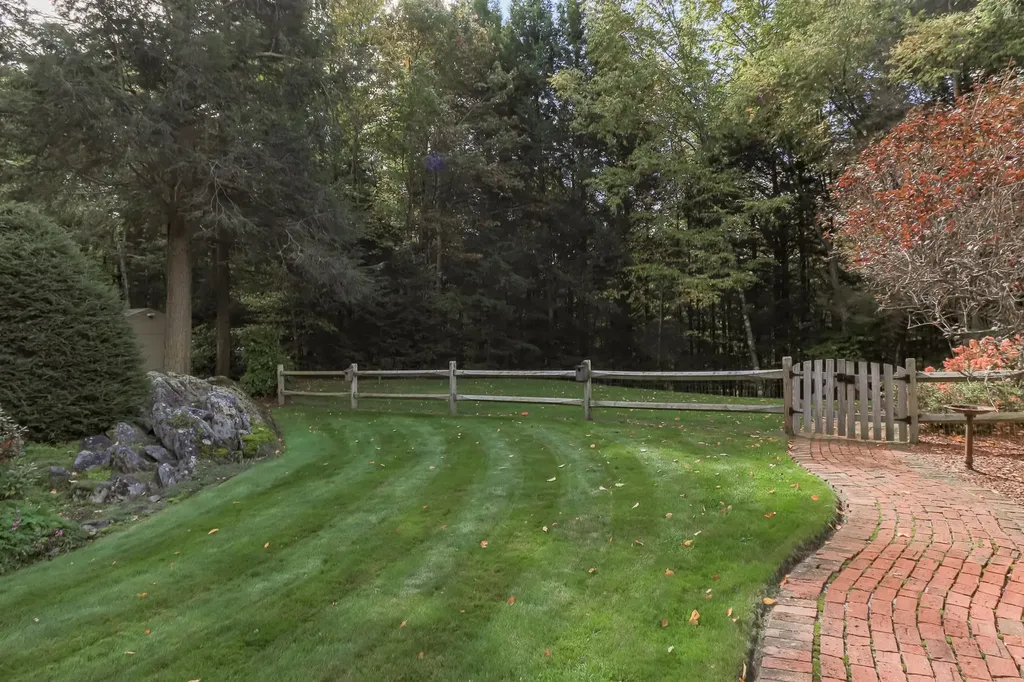 24 Stoneybrook Road Bow NH 03304