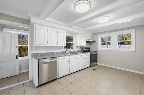 8 Davis Park Plaistow NH 03865