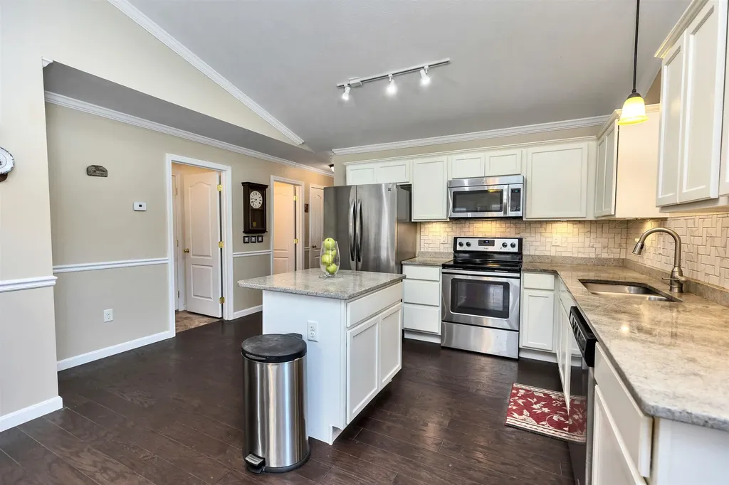 28 Owens Drive Swanzey NH 03446