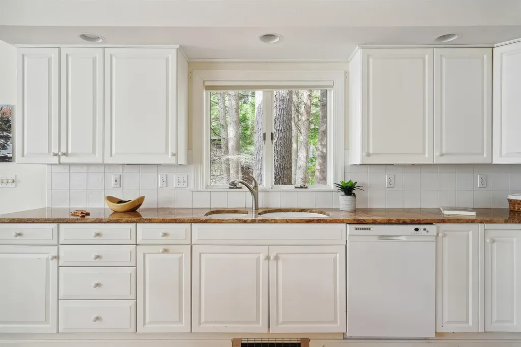 48 Eaglemere Road Tuftonboro NH 03816