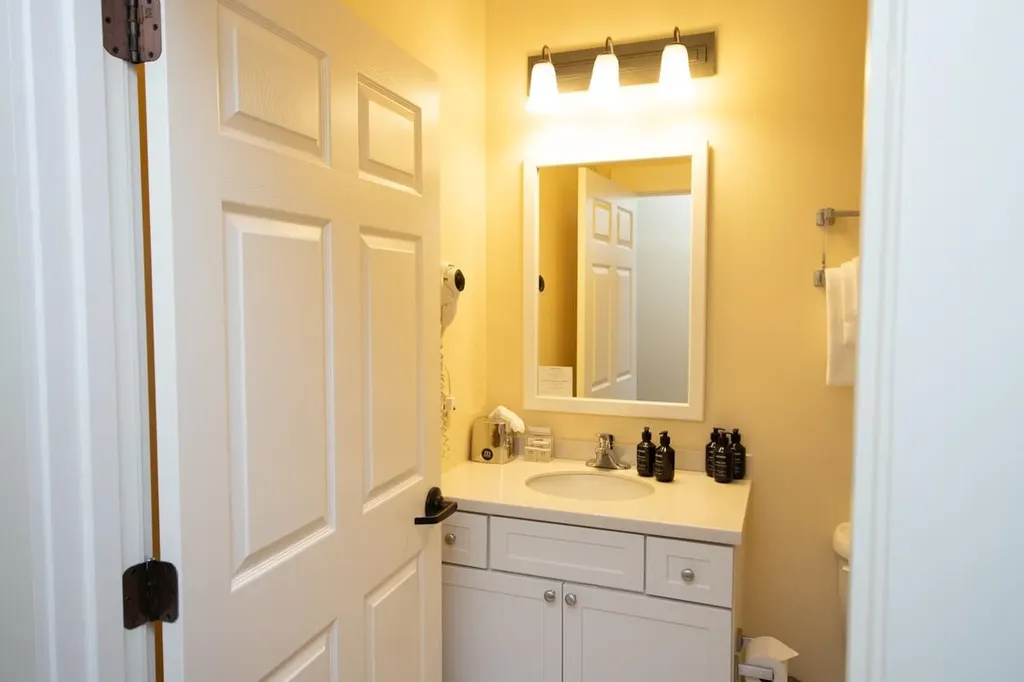 444/446 Qtr. I I I Jackson Gore Inn Ludlow VT 05149