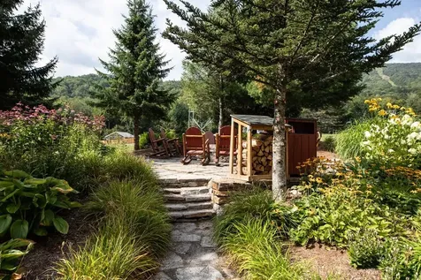 444/446 Qtr. I I I Jackson Gore Inn Ludlow VT 05149