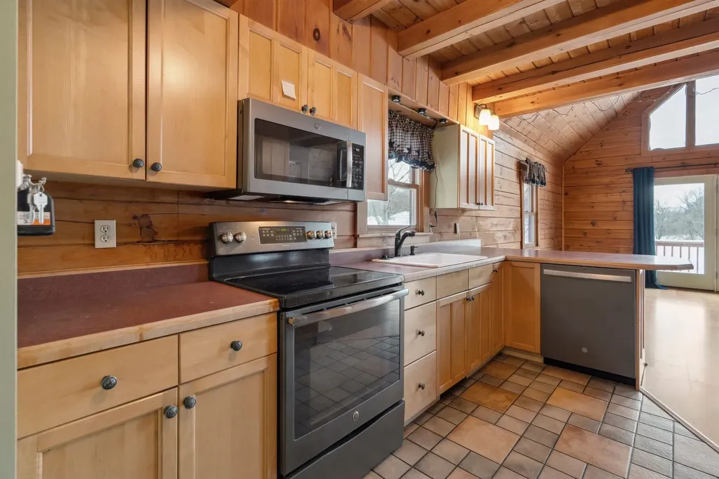 3033 Vt Route 14 Royalton VT 05068