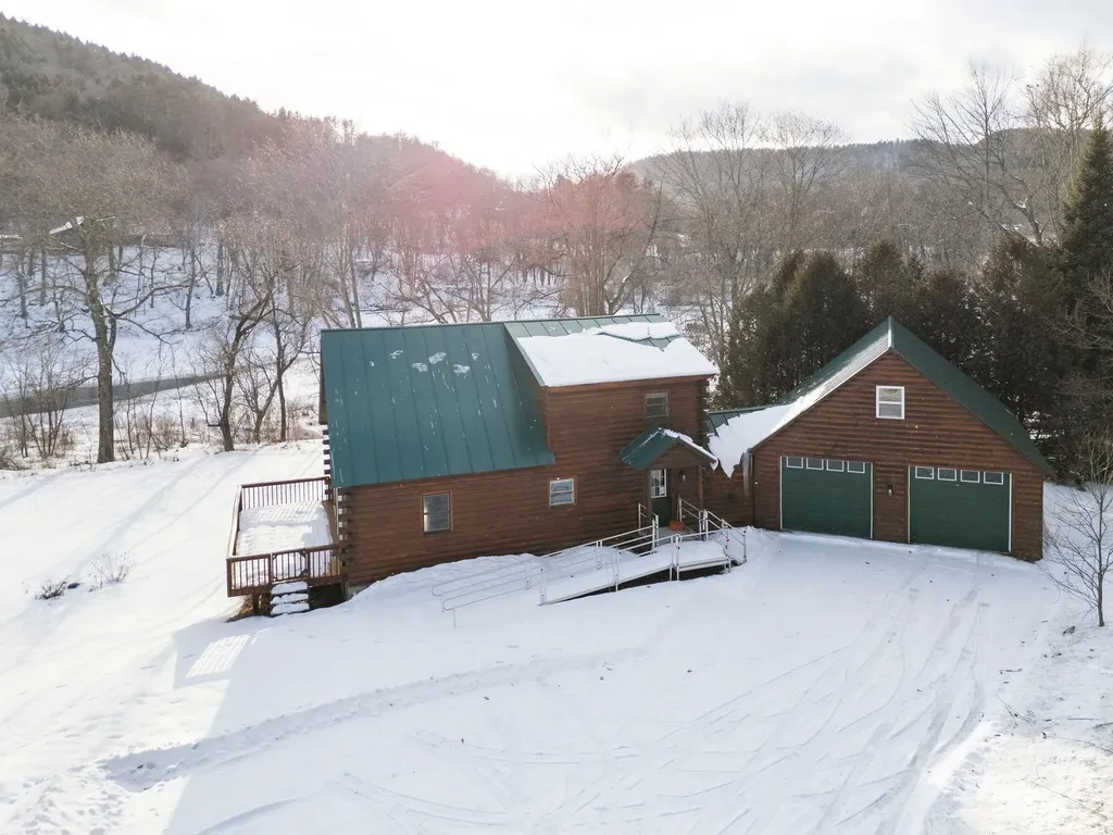 3033 Vt Route 14 Royalton VT 05068