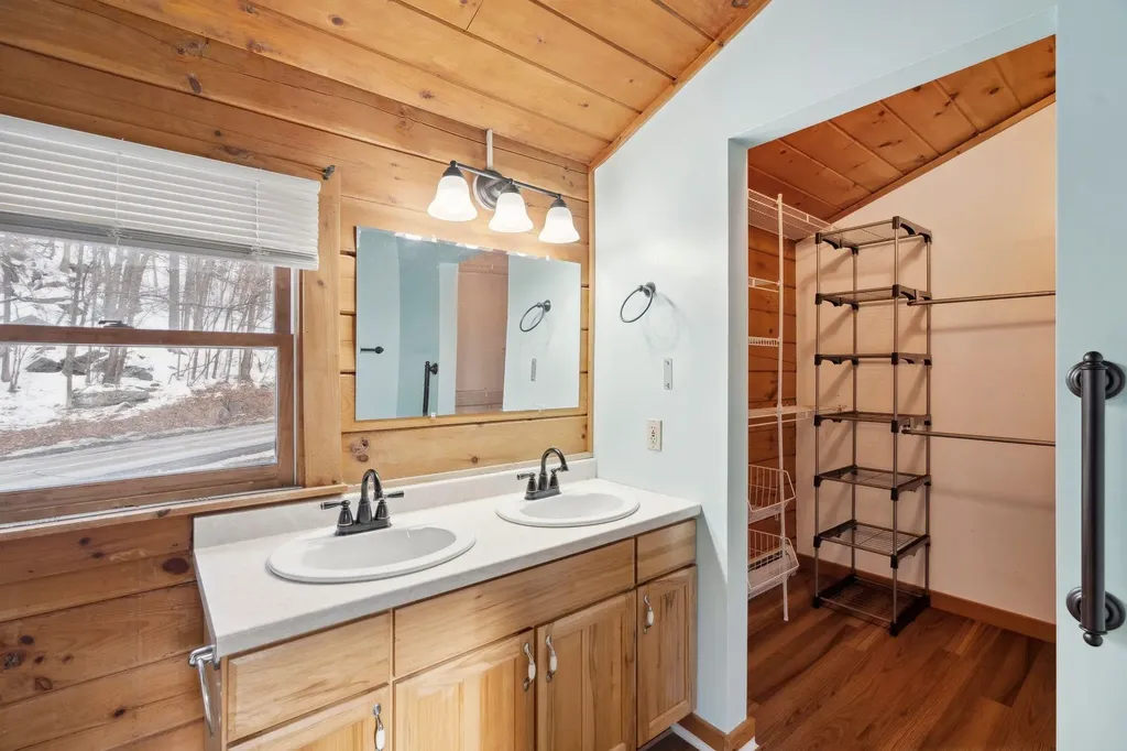 3033 Vt Route 14 Royalton VT 05068