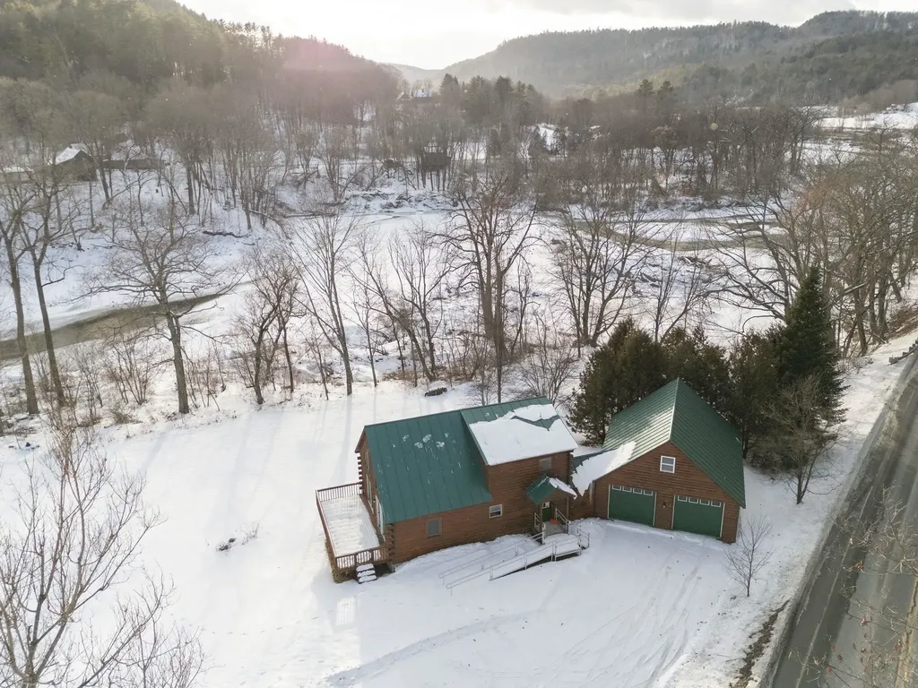 3033 Vt Route 14 Royalton VT 05068