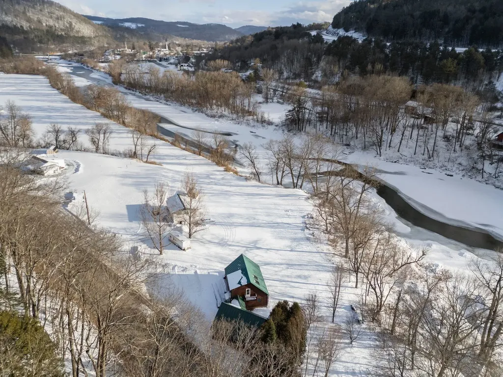 3033 Vt Route 14 Royalton VT 05068