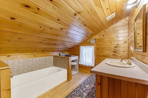 136 Spring Road Pittsburg NH 03592