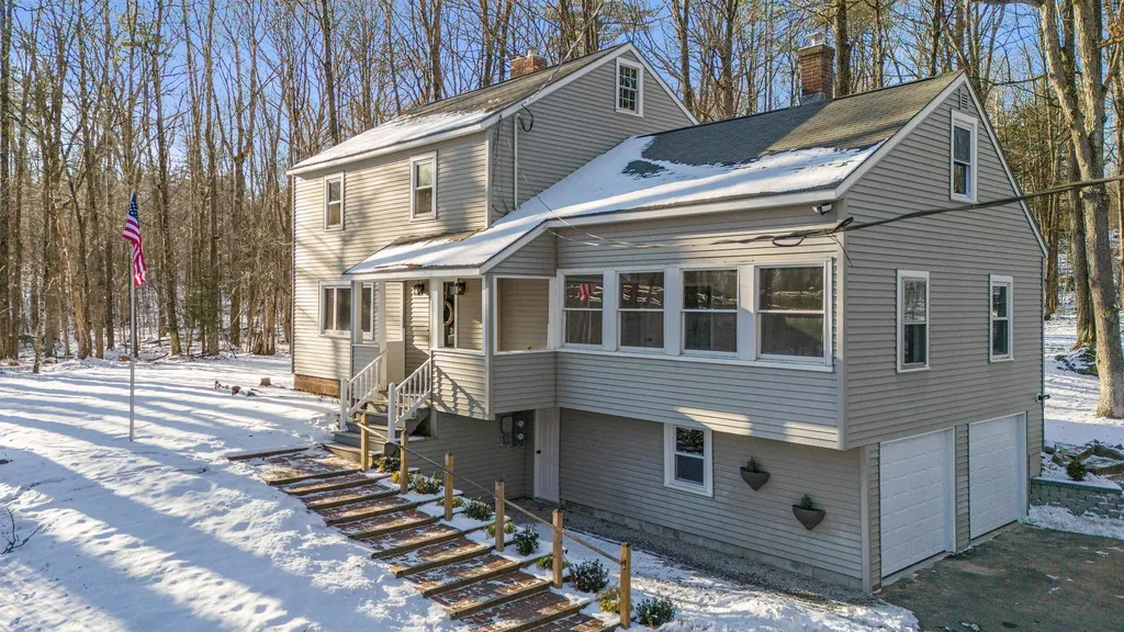 976 Pine Street Hopkinton NH 03229