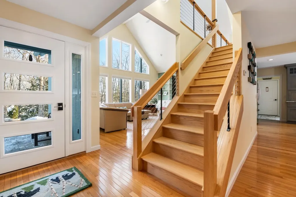 16 Shore Road Grantham NH 03753