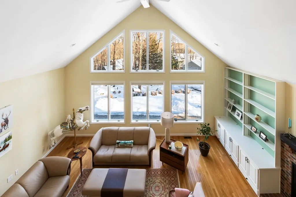 16 Shore Road Grantham NH 03753