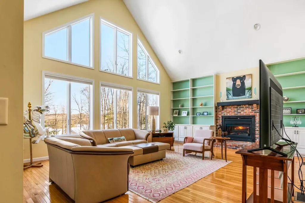 16 Shore Road Grantham NH 03753