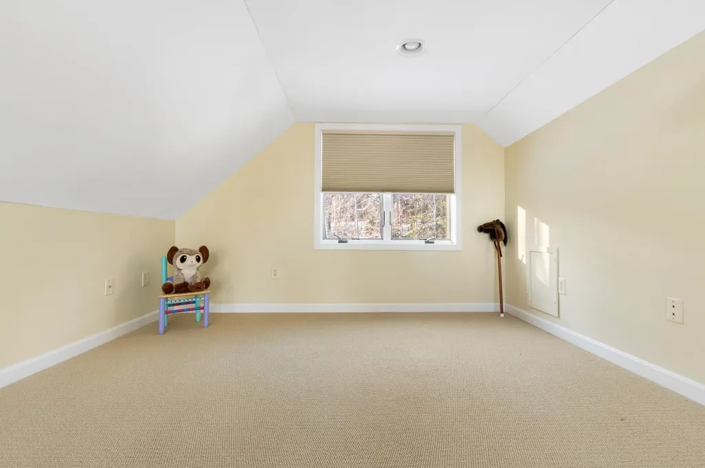 16 Shore Road Grantham NH 03753