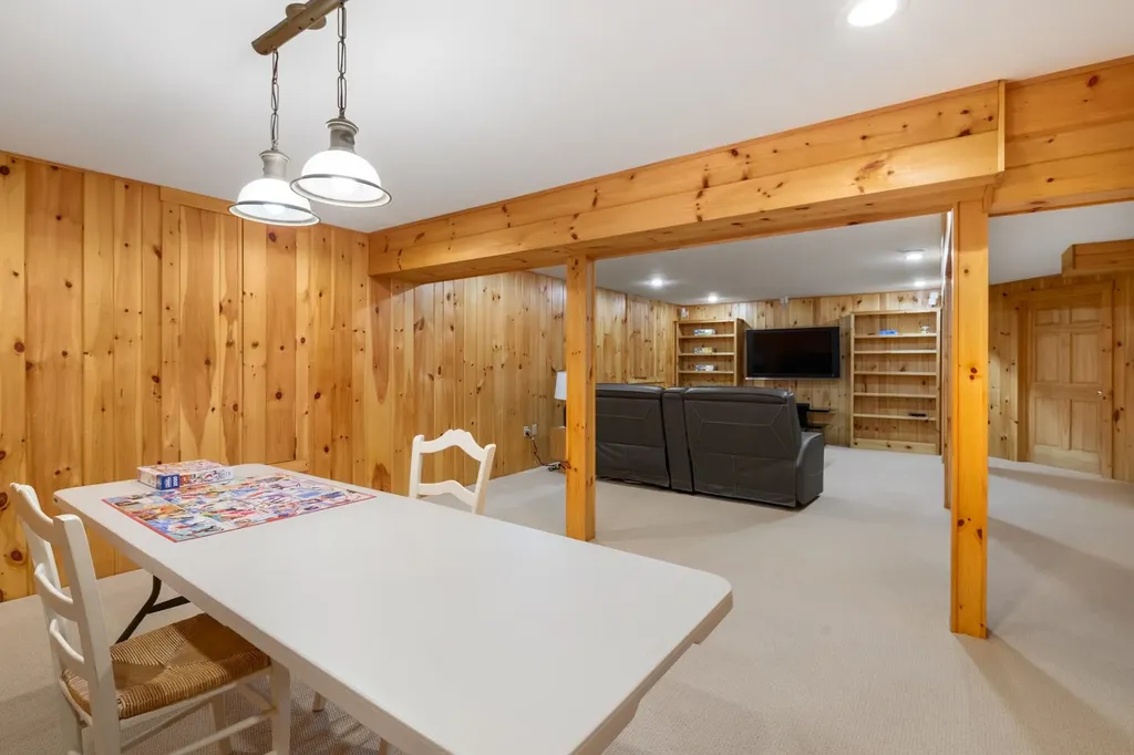 16 Shore Road Grantham NH 03753