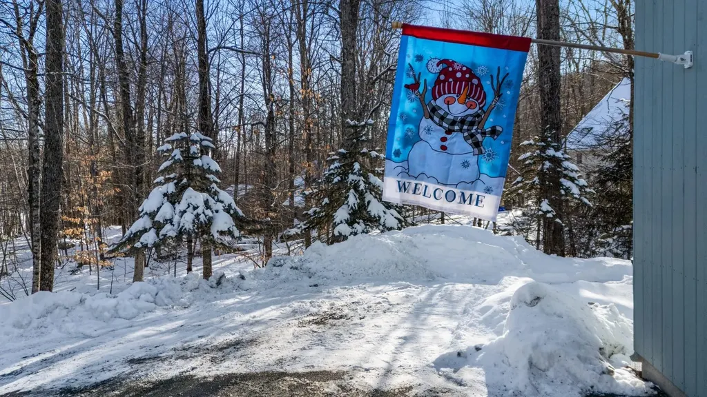 16 Shore Road Grantham NH 03753