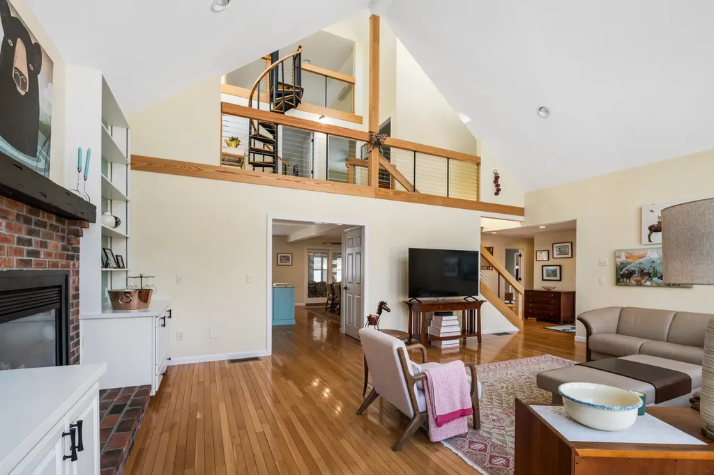 16 Shore Road Grantham NH 03753