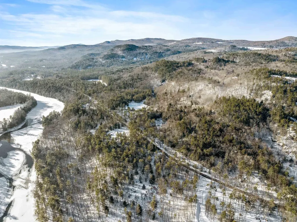 1482 River Road Bridgewater NH 03222