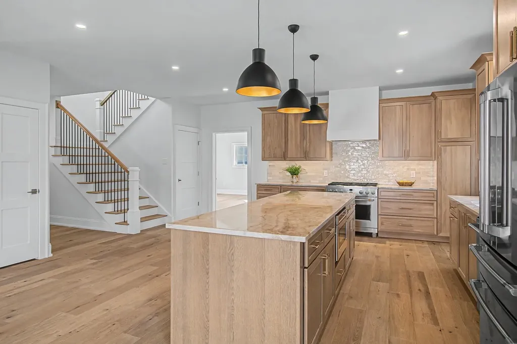 897 Falls Road Shelburne VT 05482