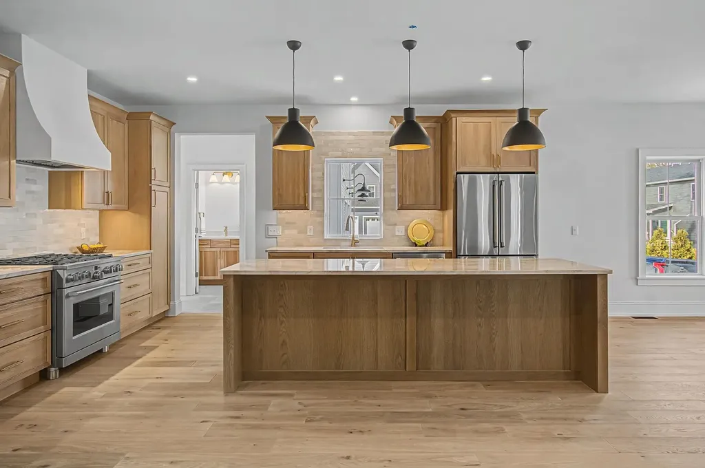 897 Falls Road Shelburne VT 05482