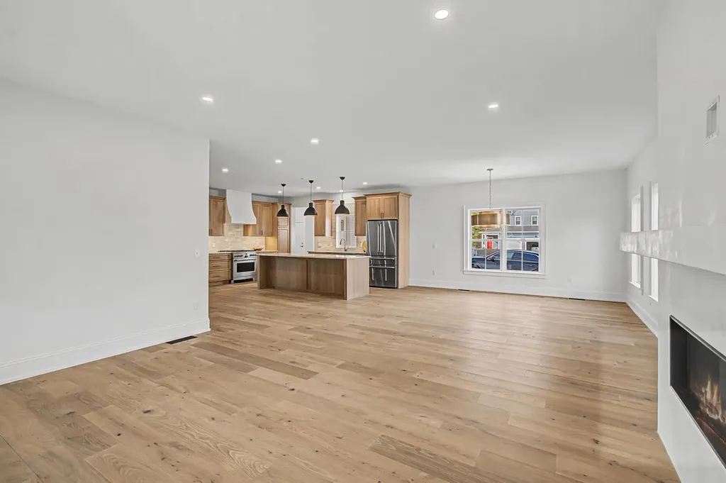 897 Falls Road Shelburne VT 05482