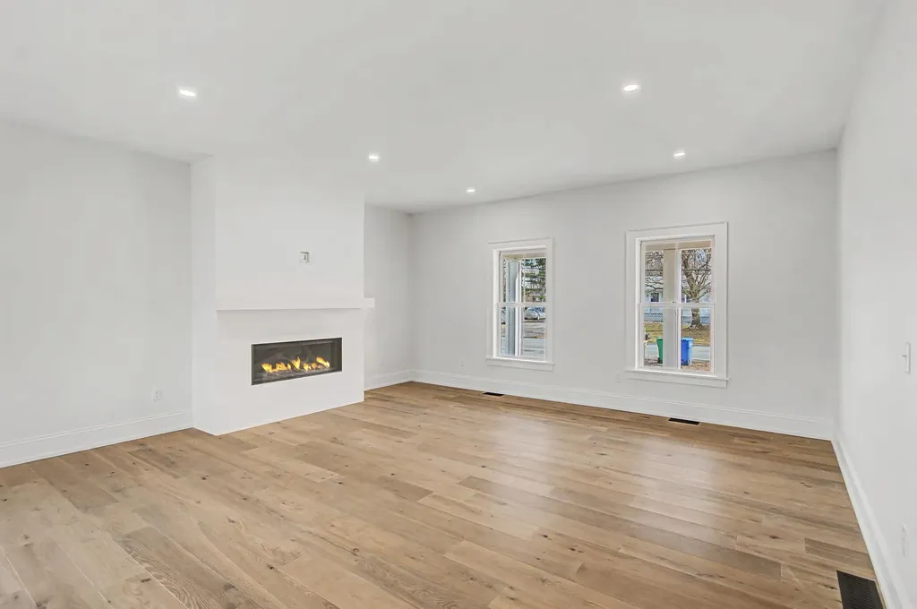 897 Falls Road Shelburne VT 05482