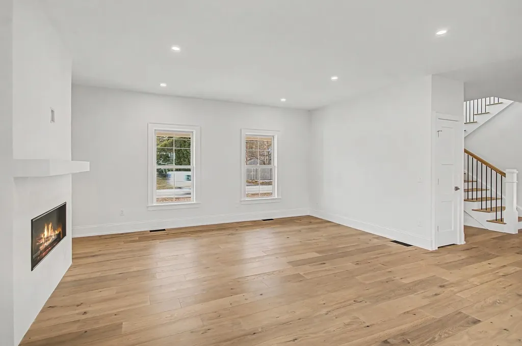 897 Falls Road Shelburne VT 05482