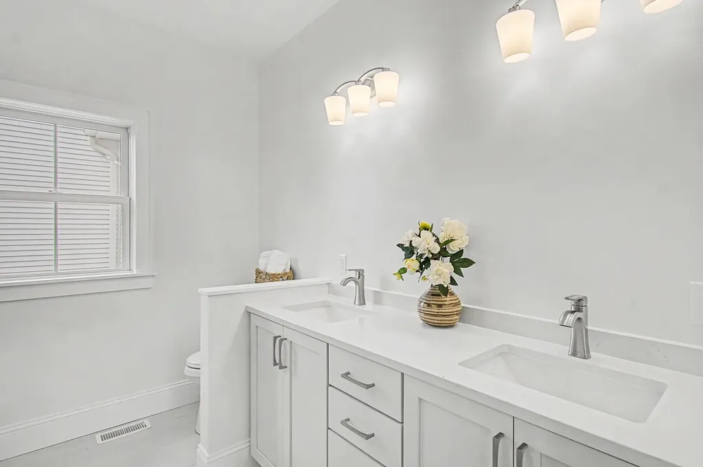 897 Falls Road Shelburne VT 05482