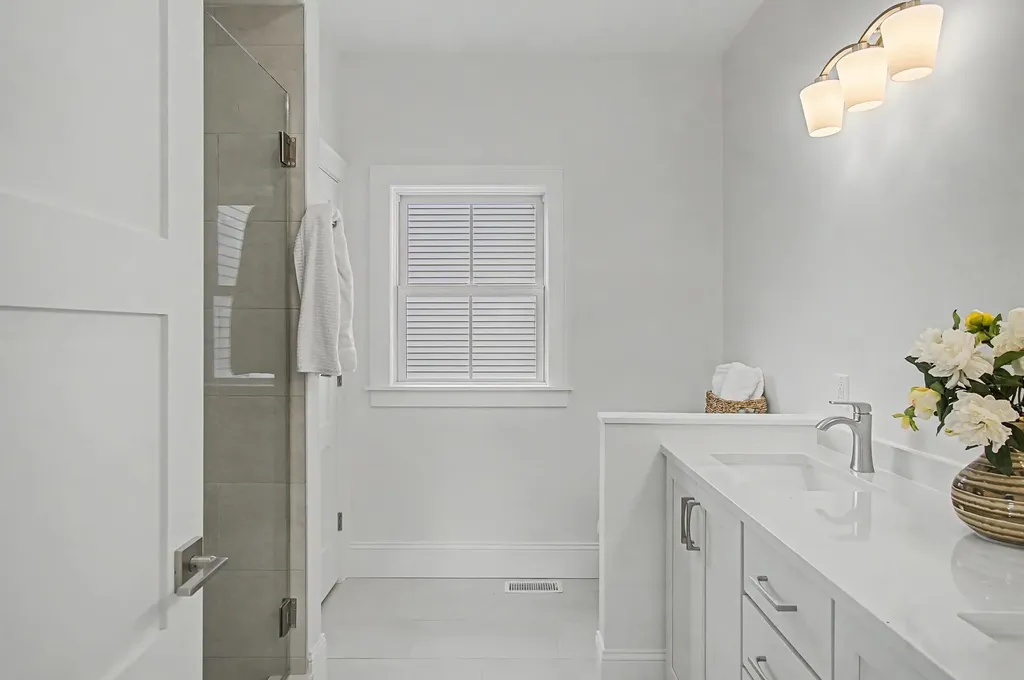 897 Falls Road Shelburne VT 05482