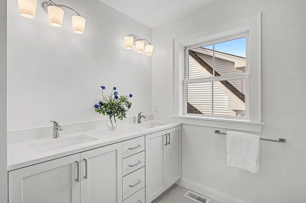 897 Falls Road Shelburne VT 05482