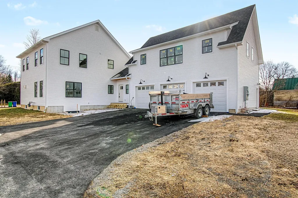 897 Falls Road Shelburne VT 05482