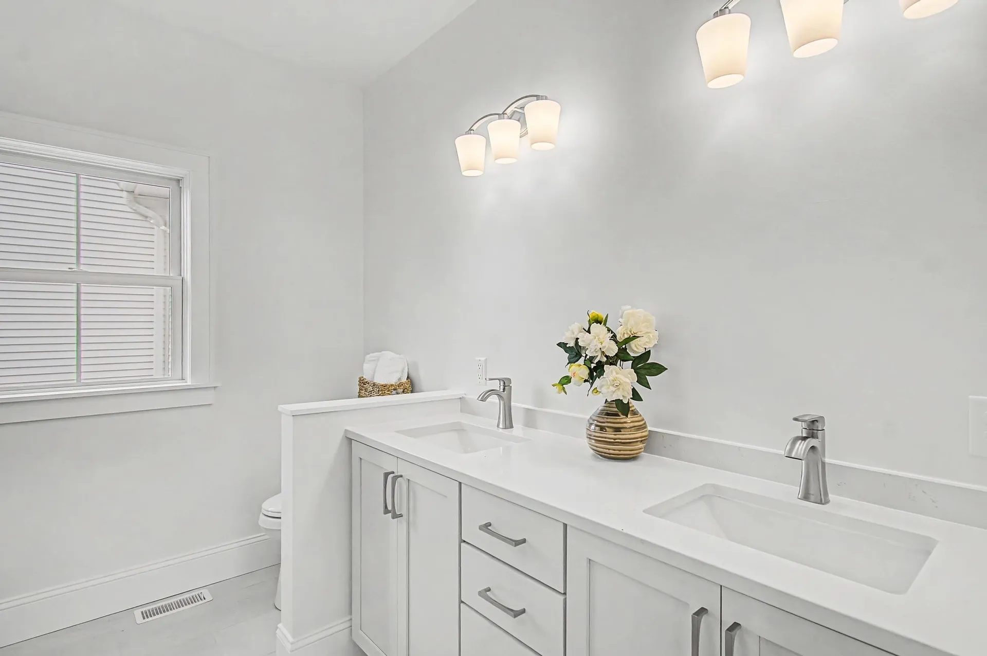 897 Falls Road Shelburne VT 05482