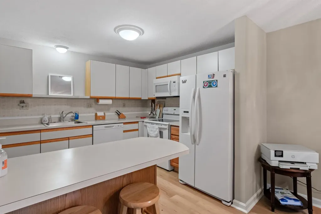 171 Indian Rock Road Merrimack NH 03054