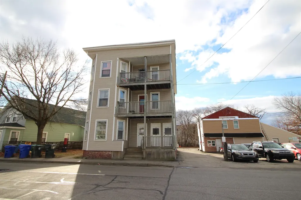 158 Willow Street Manchester NH 03103-6232