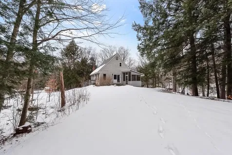 32 Meadow Brook Road Bridgewater NH 03222