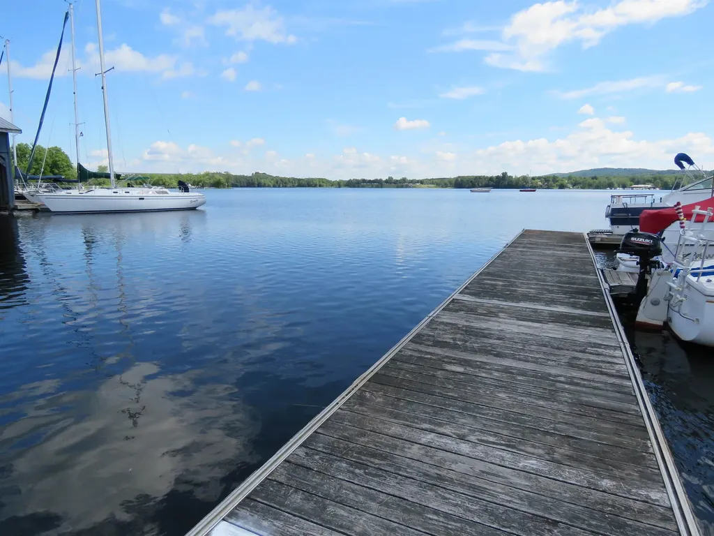 197 Farrants Point Newport City VT 05855